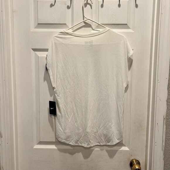 Nike Women’s Size M/L Club Tee Boxy Loose‎ Fit White Stay Cool Dri-Fit NWT - Picture 6 of 8